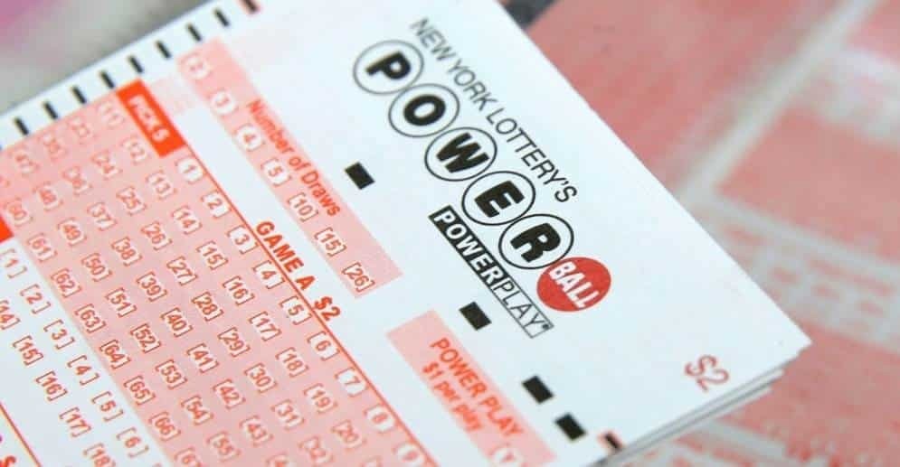 Abuelita se gana la lotería; comparte premio con vendedor de billete