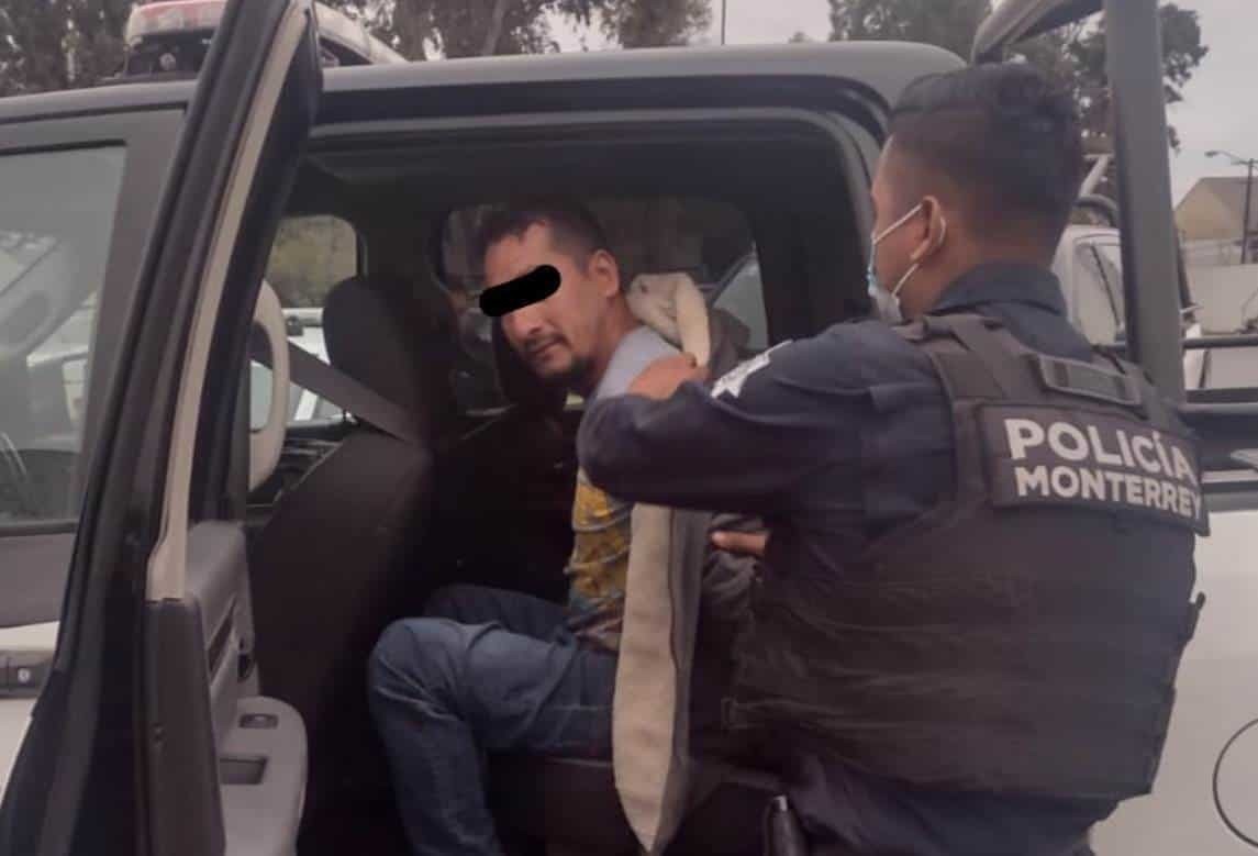 Capturan a ladrón mientras robaba casa en Monterrey