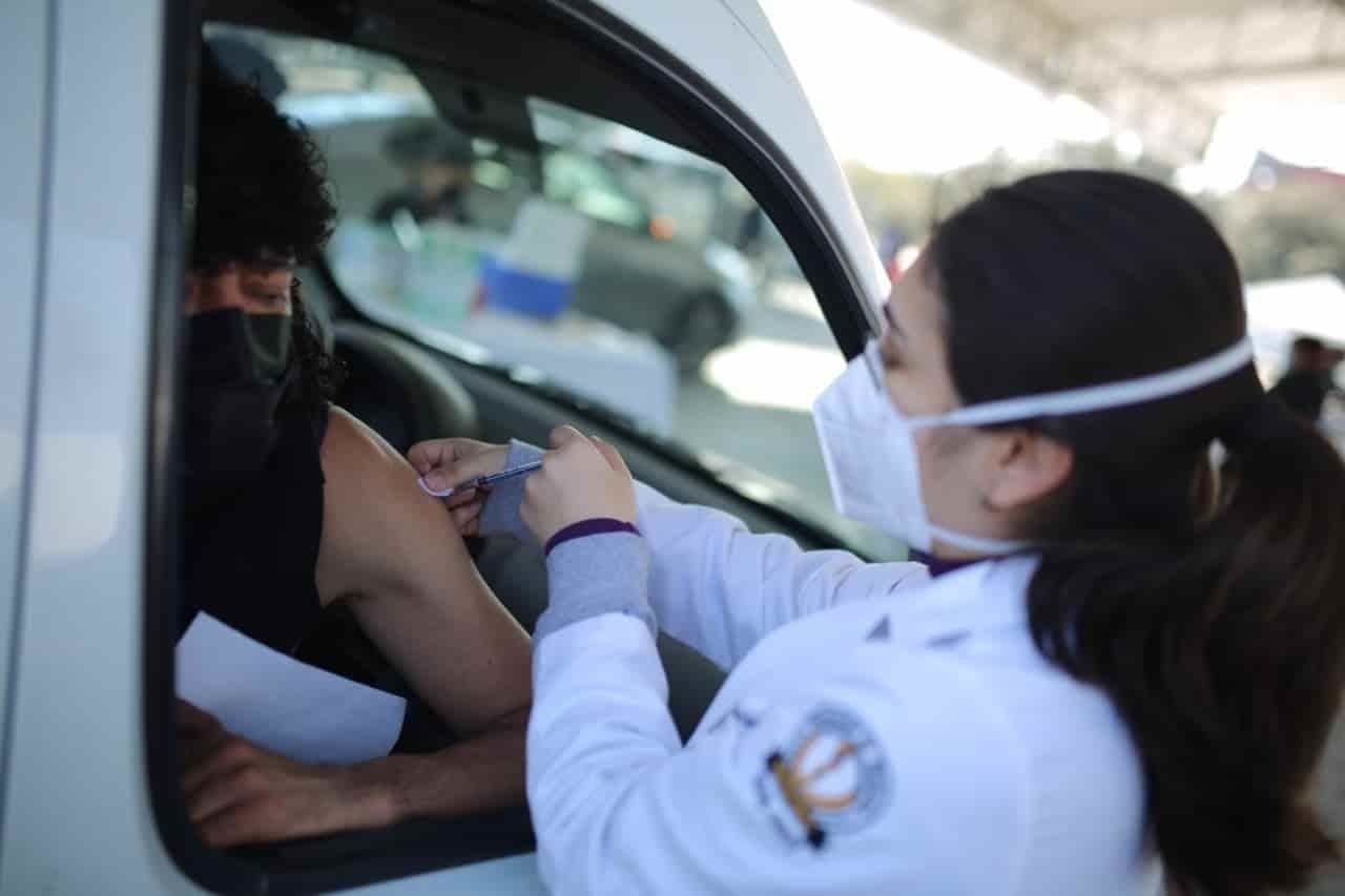 Monterrey atiende a más de 12 mil regios con vacuna anti COVID