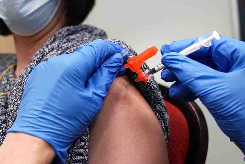Va refuerzo de vacuna COVID-19 a los de 40 a 59 en 8 municipios