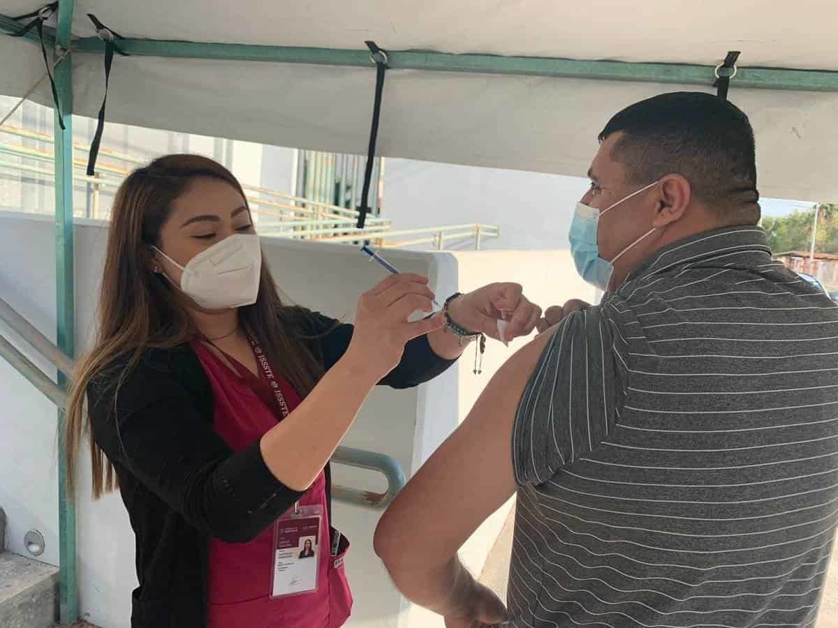Maestros “rechazan” refuerzo de vacuna contra COVID-19 en Matamoros 