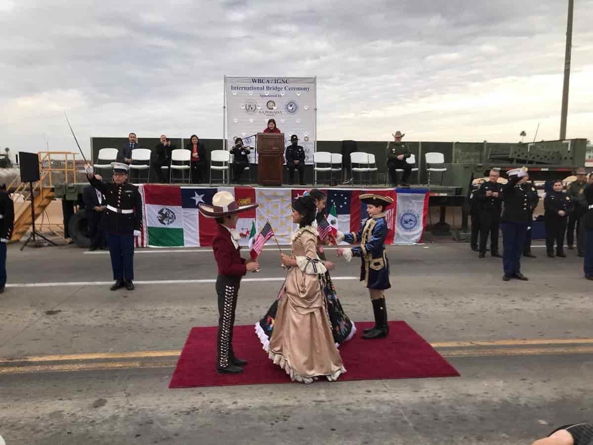 Refrendan Dos Laredos amistad con Ceremonia del Abrazo