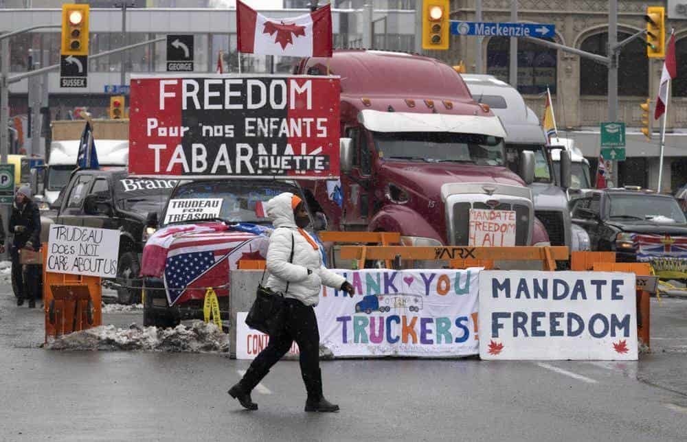 Bloquean protestas COVID tránsito comercial entre Canadá-Estados Unidos