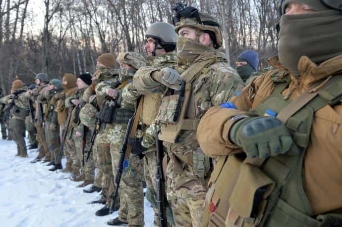 Cerca de mil 300 soldados ucranianos han muerto en invasión rusa: Zelenski