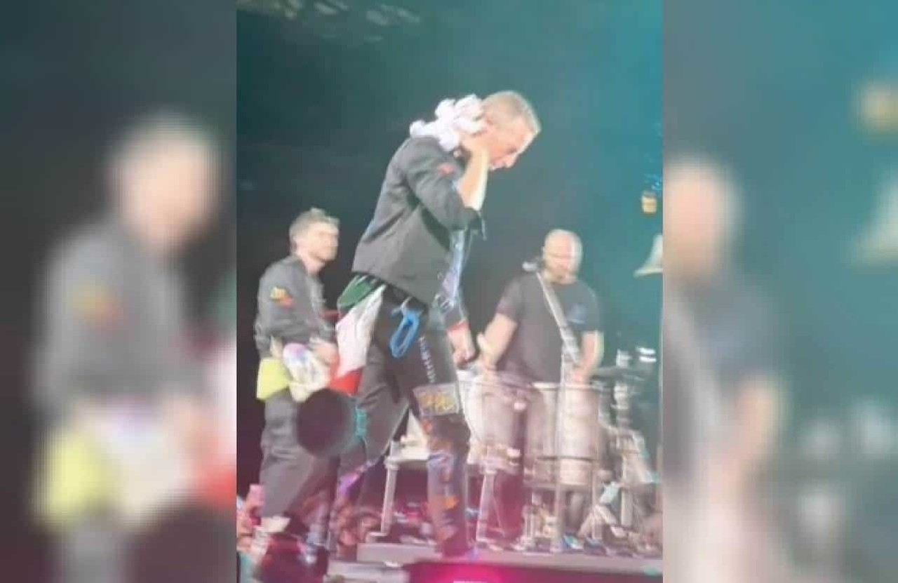 VIDEO: Se “sube” el Dr. Simi al escenario con Coldplay