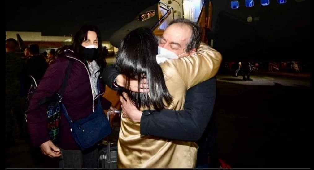 Llega avión de la FAM con 81 personas de regreso a México