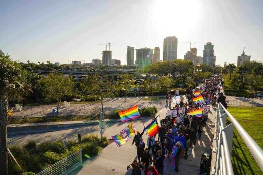 Protestan empleados de Disney por ley “No digas gay”