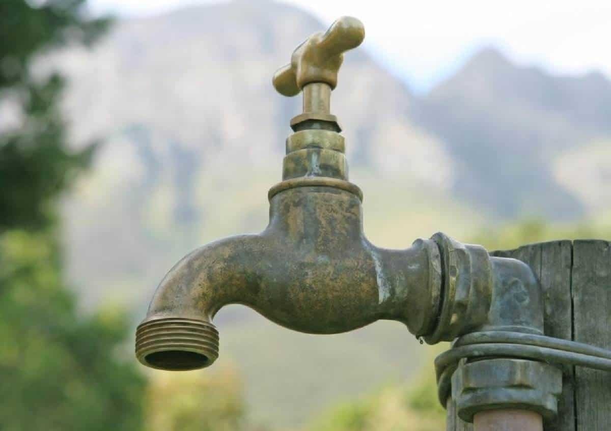 ¡Aguas! Reportan cortes y baja presión de agua en municipios de Nuevo León