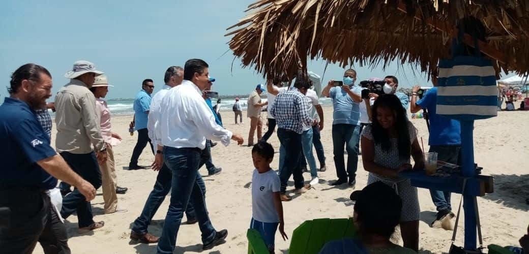 Verifica gobernador de Tamaulipas operativo en Playa Miramar.