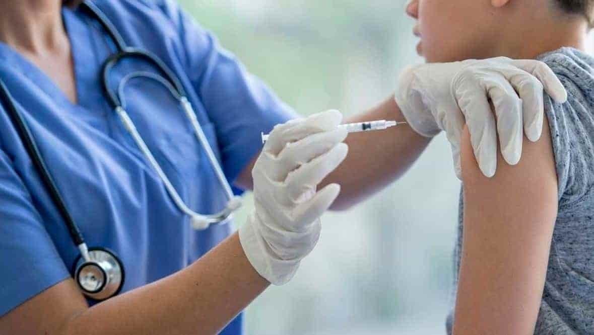 ¡Atención papás! Anuncia AMLO vacunación en el país para niñas y niños