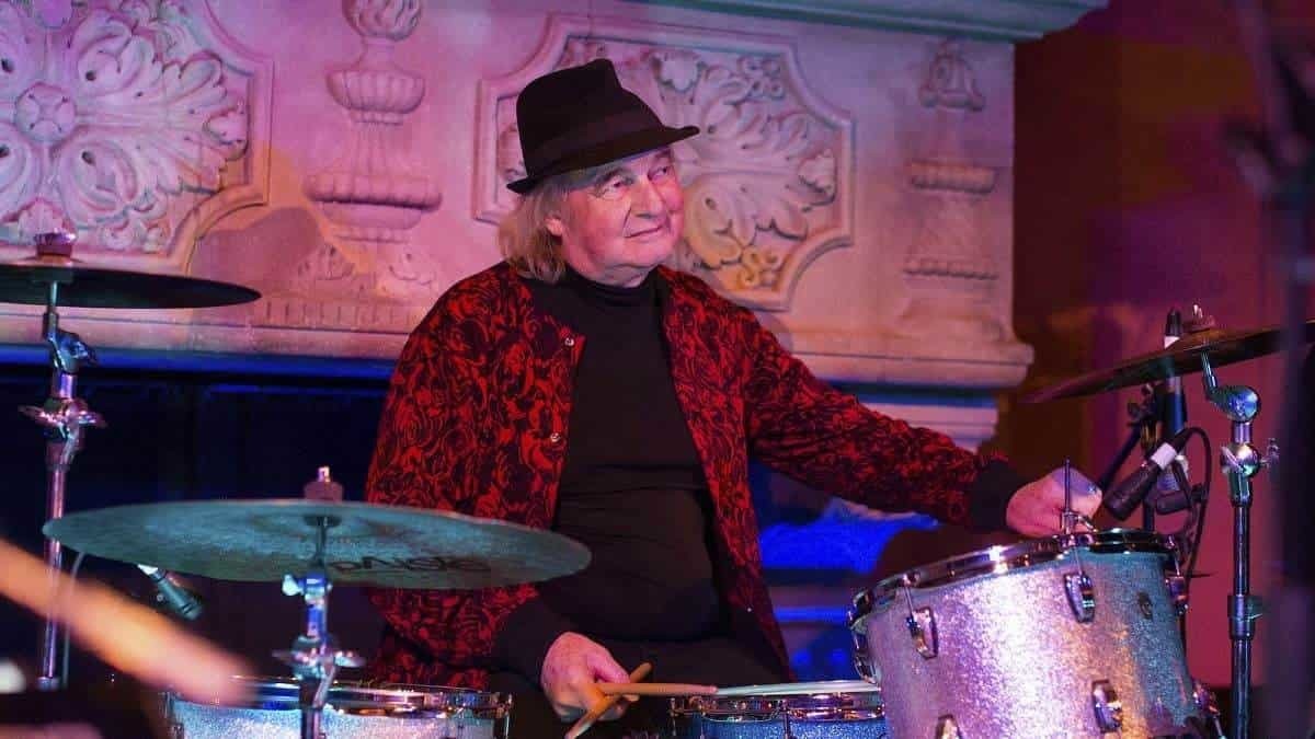 También muere Alan White, baterista de YES