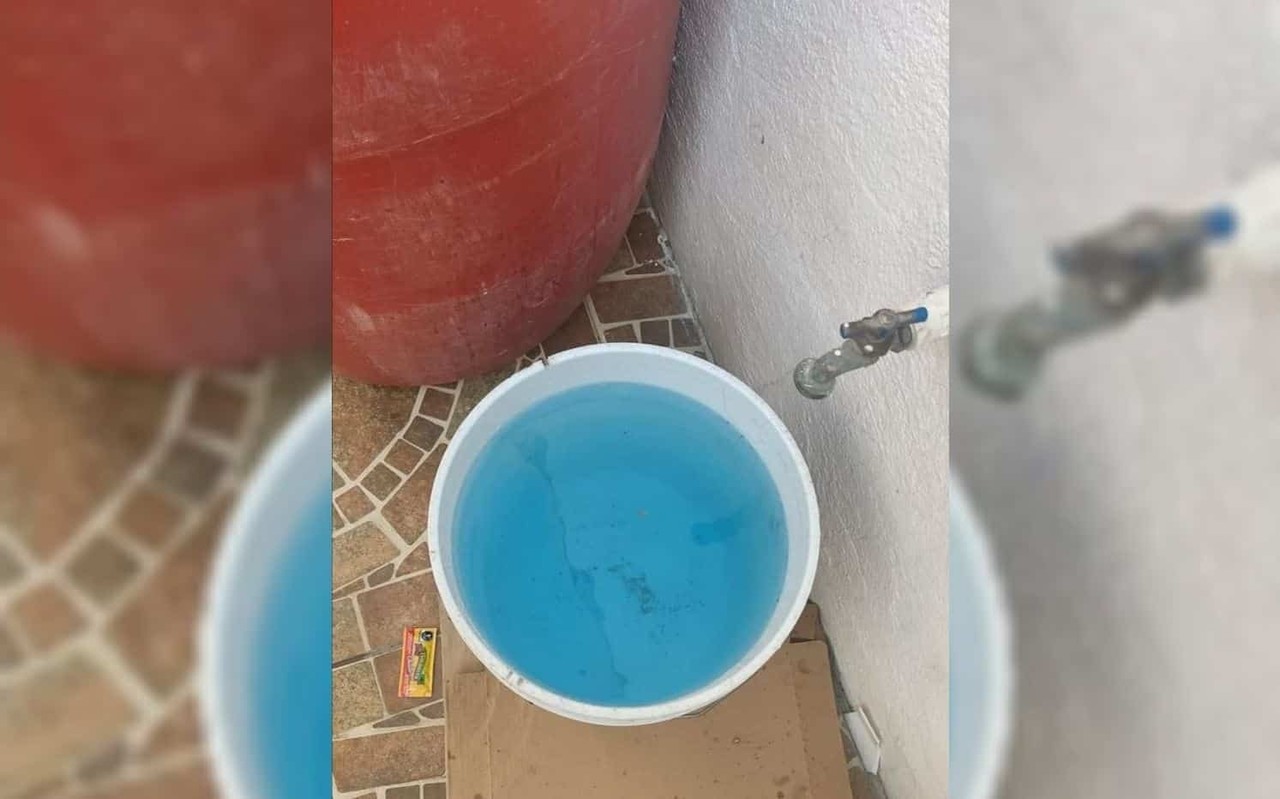 ¿Qué color? Reportan vecinos de Guadalupe salida de agua azul en llaves