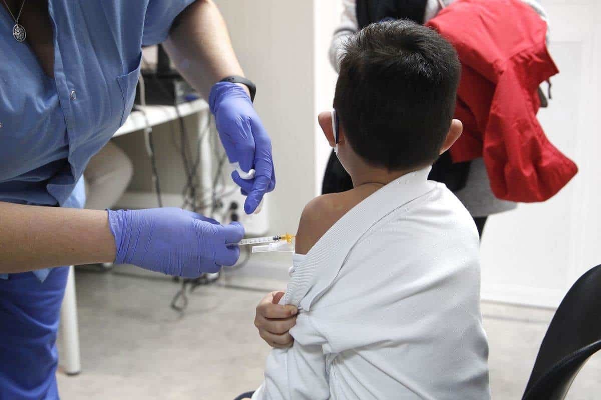 Abrirán registro para vacunar a menores de 12 años en adelante contra COVID