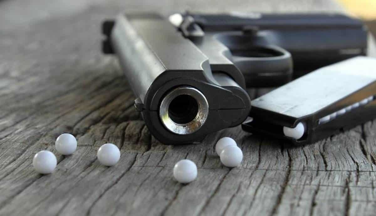 Niño mata su amigo de 7 años con una pistola de postas