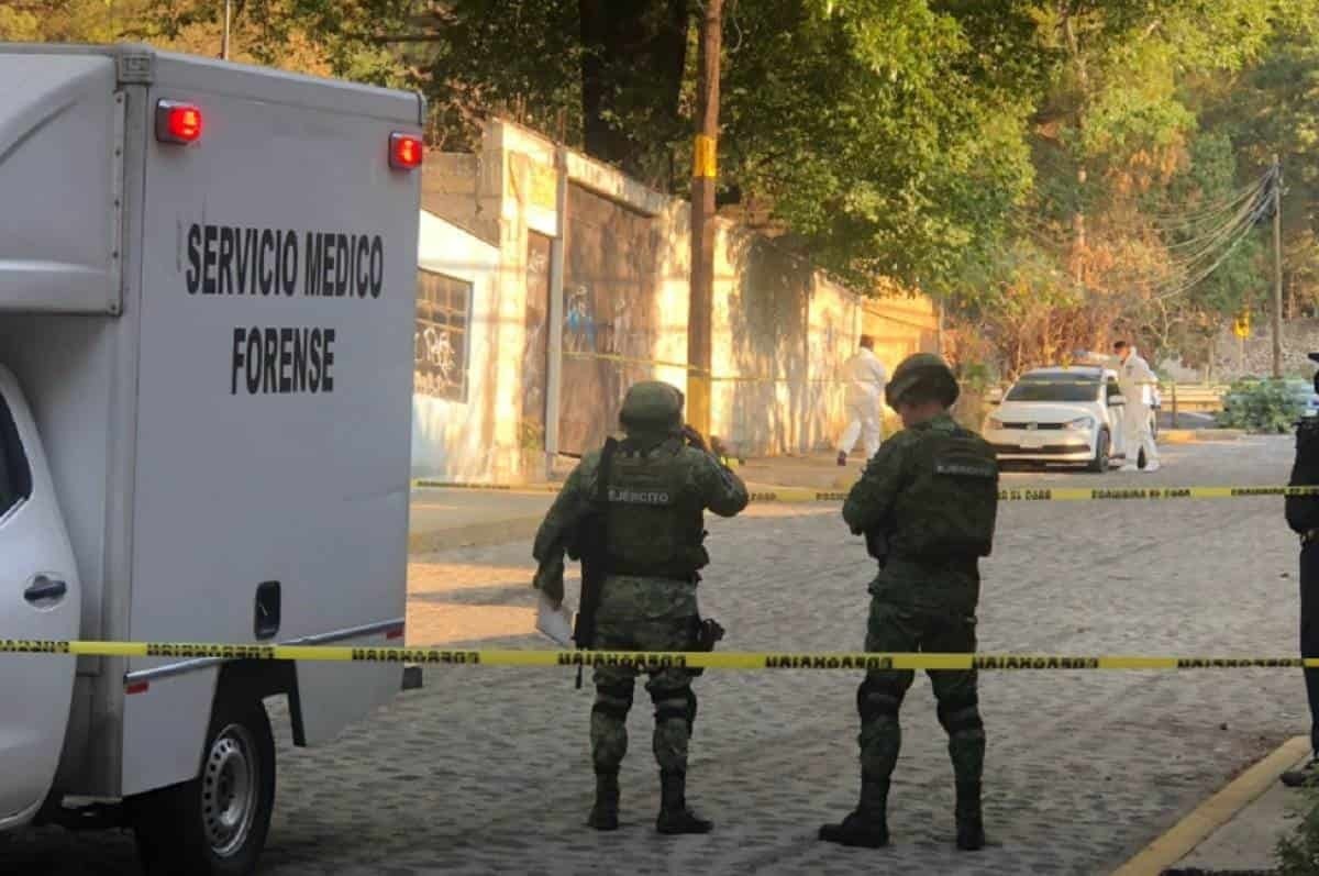 Abandonan camioneta con 3 cadáveres en Cuernavaca, Morelos