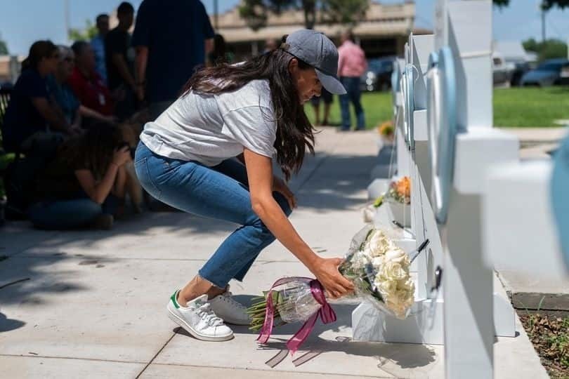 VIDEO: Meghan Markle realiza visita sorpresa a memorial en Uvalde, Texas