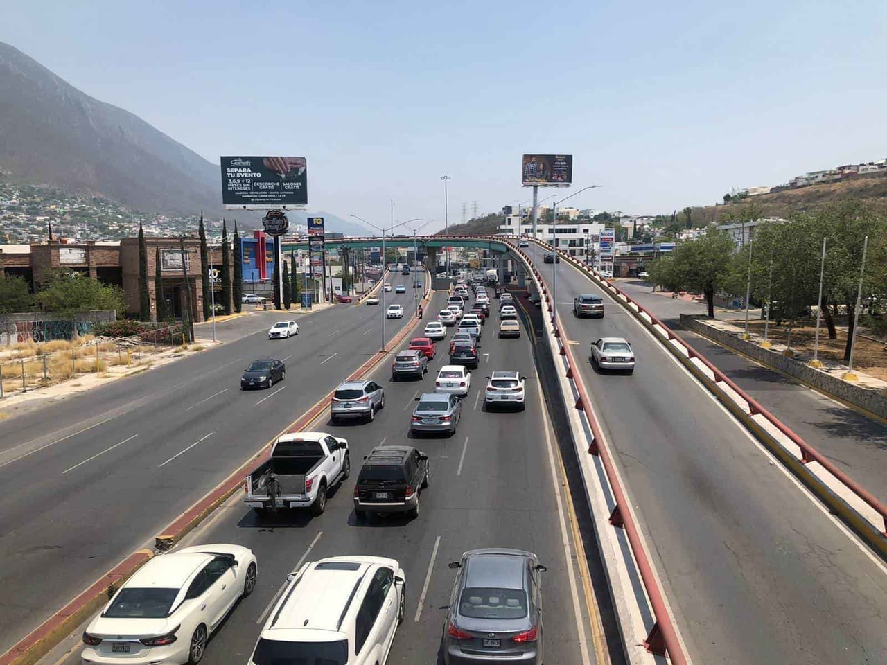 VIDEO: Registra Carretera Nacional alta carga vehicular