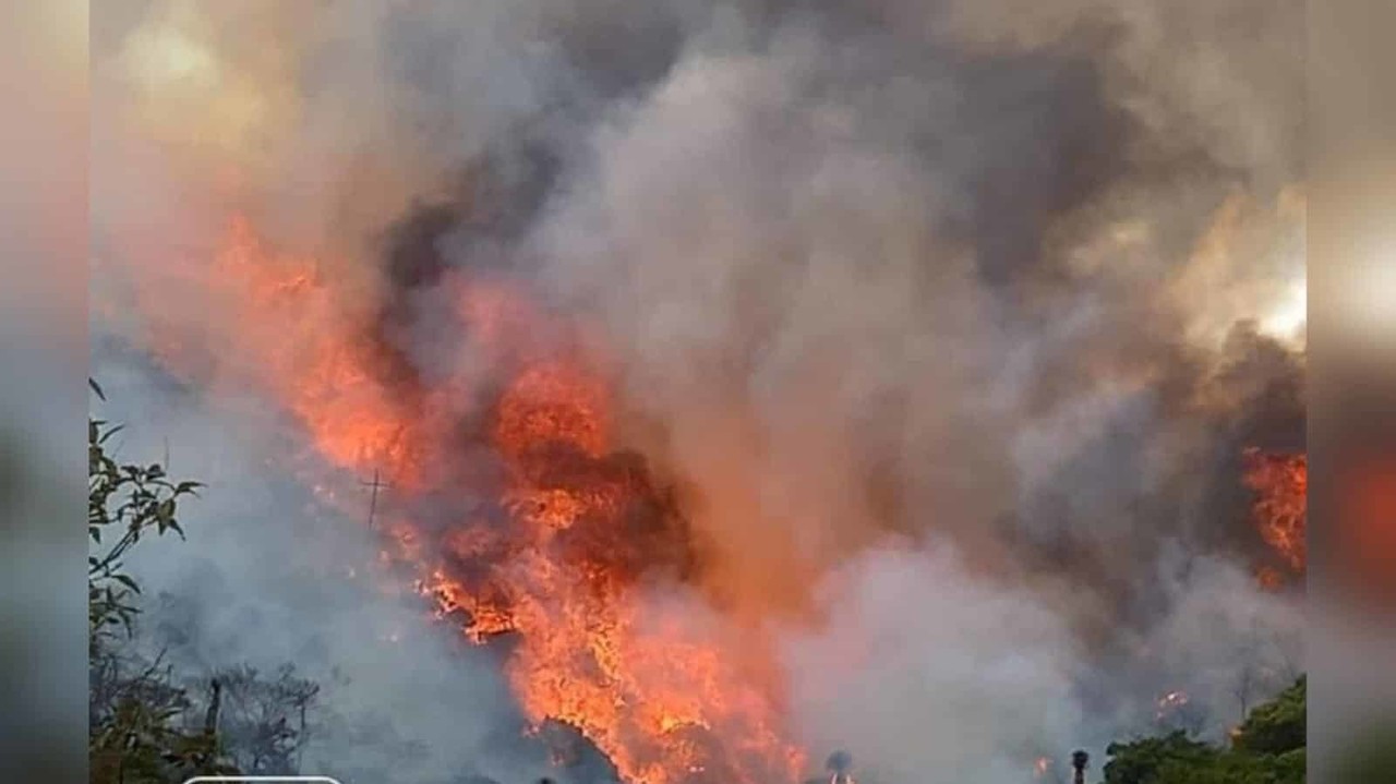 Incendio pega a viejos pueblos mineros de Zacatecas
