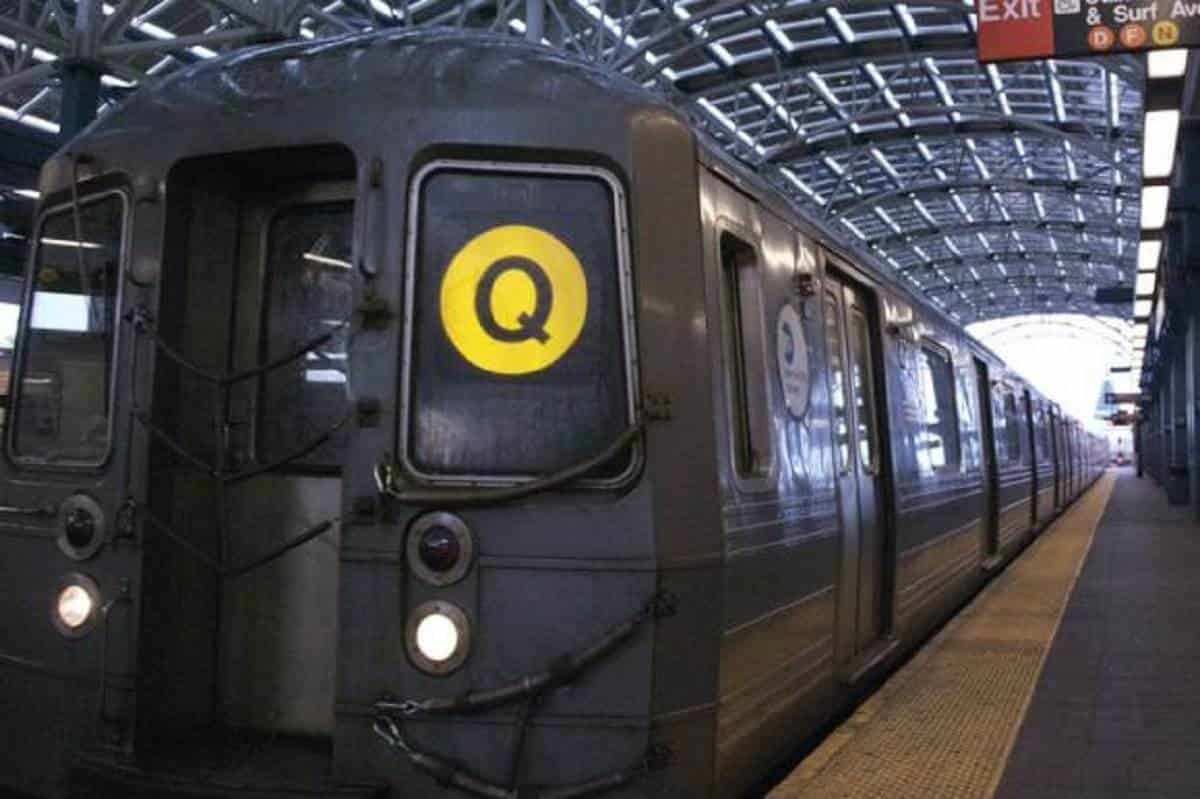 Dispara hombre a vagón del Metro en Nueva York; hay un pasajero muerto