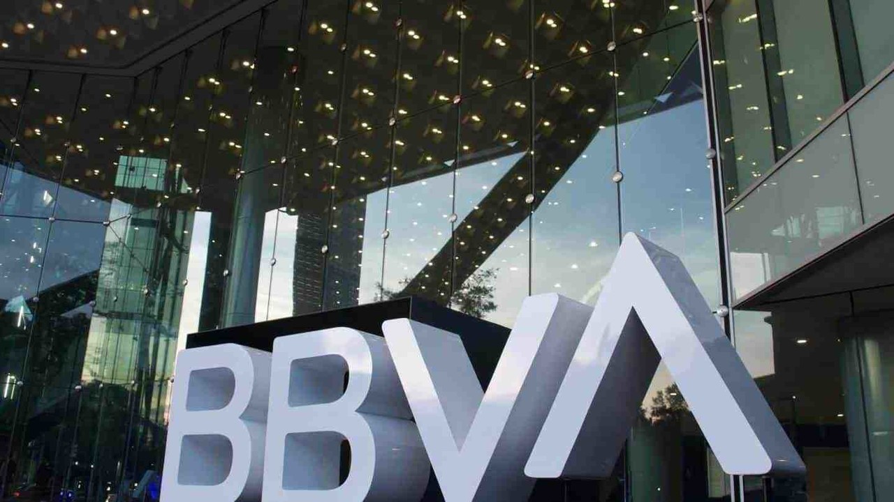 BBVA cobra a clientes error de depósito bancario en cuentas de débito