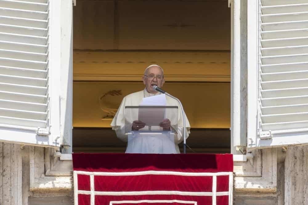 Papa Francisco reza por los niños y adultos asesinados en masacre en Texas