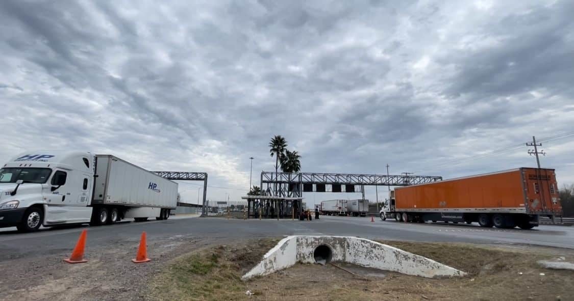 Insisten transportistas en agilizar cruces  de mercancía por Dos Laredos