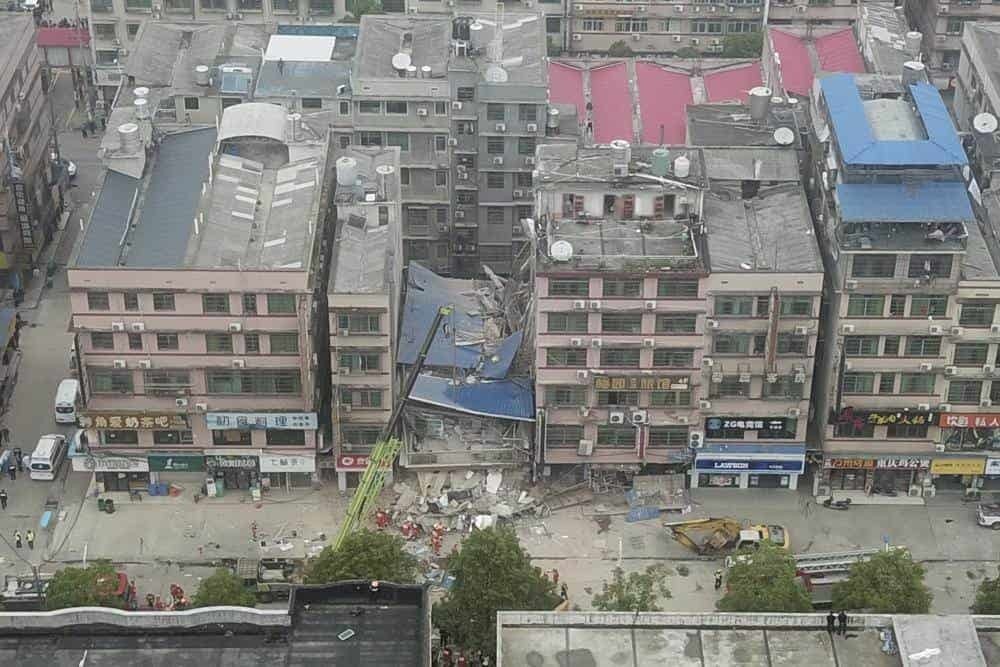 Rescatan a mujer 50 horas después de un derrumbe en China
