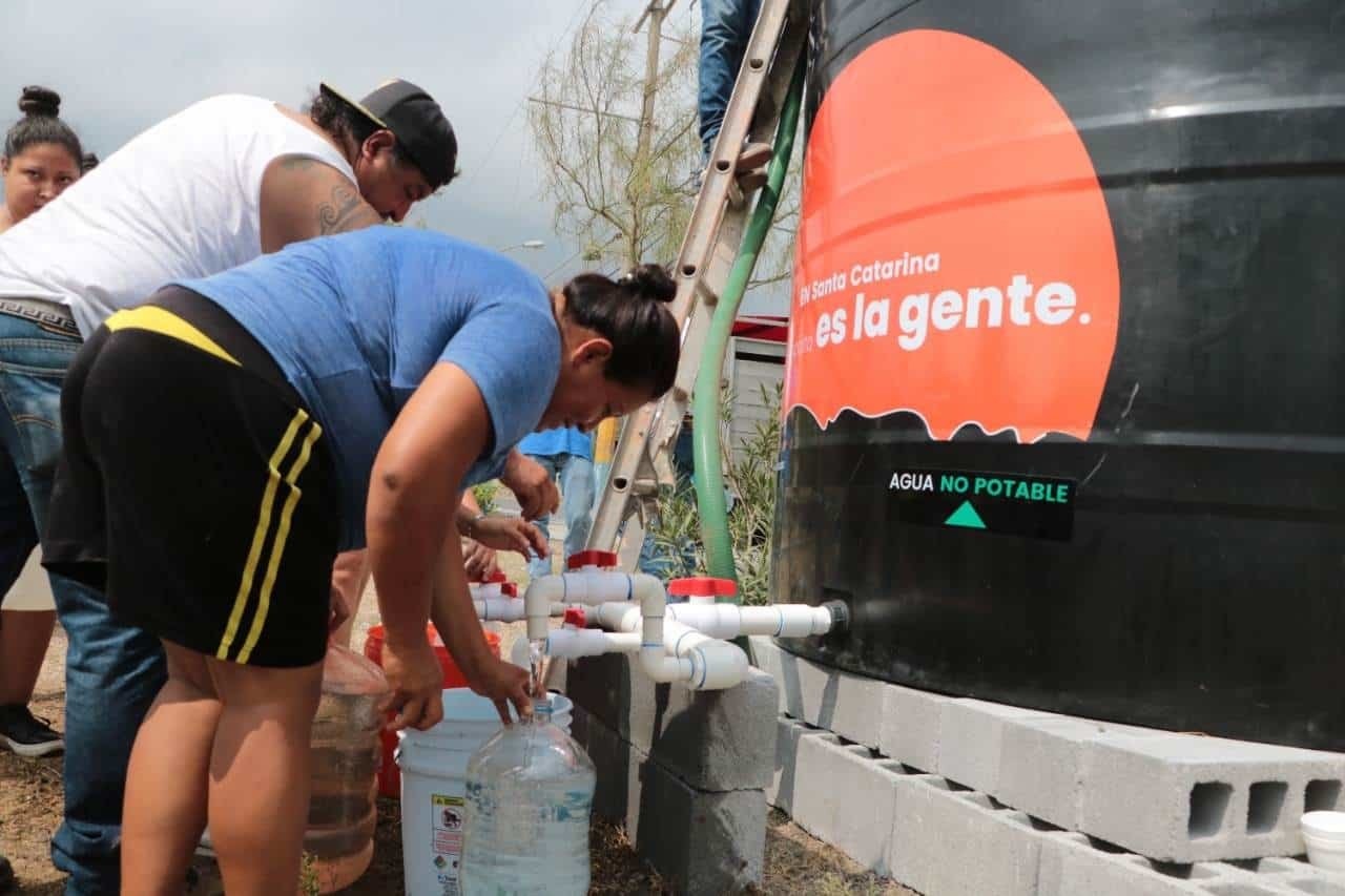 Instalan tanque de 10 mil litros de agua en Santa Catarina