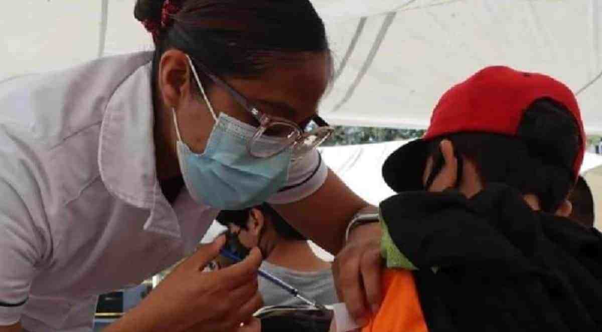 Arranca vacunación anticovid para menores de 12 a 17 años en Monterrey
