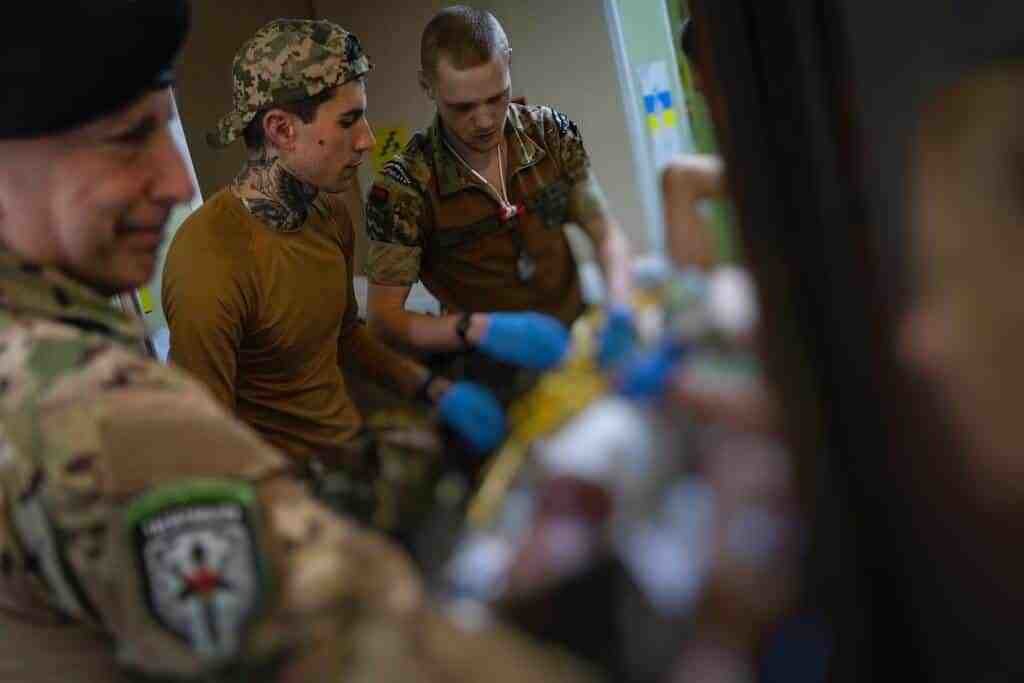 Entrega Rusia más de 200 cuerpos de soldados a Ucrania