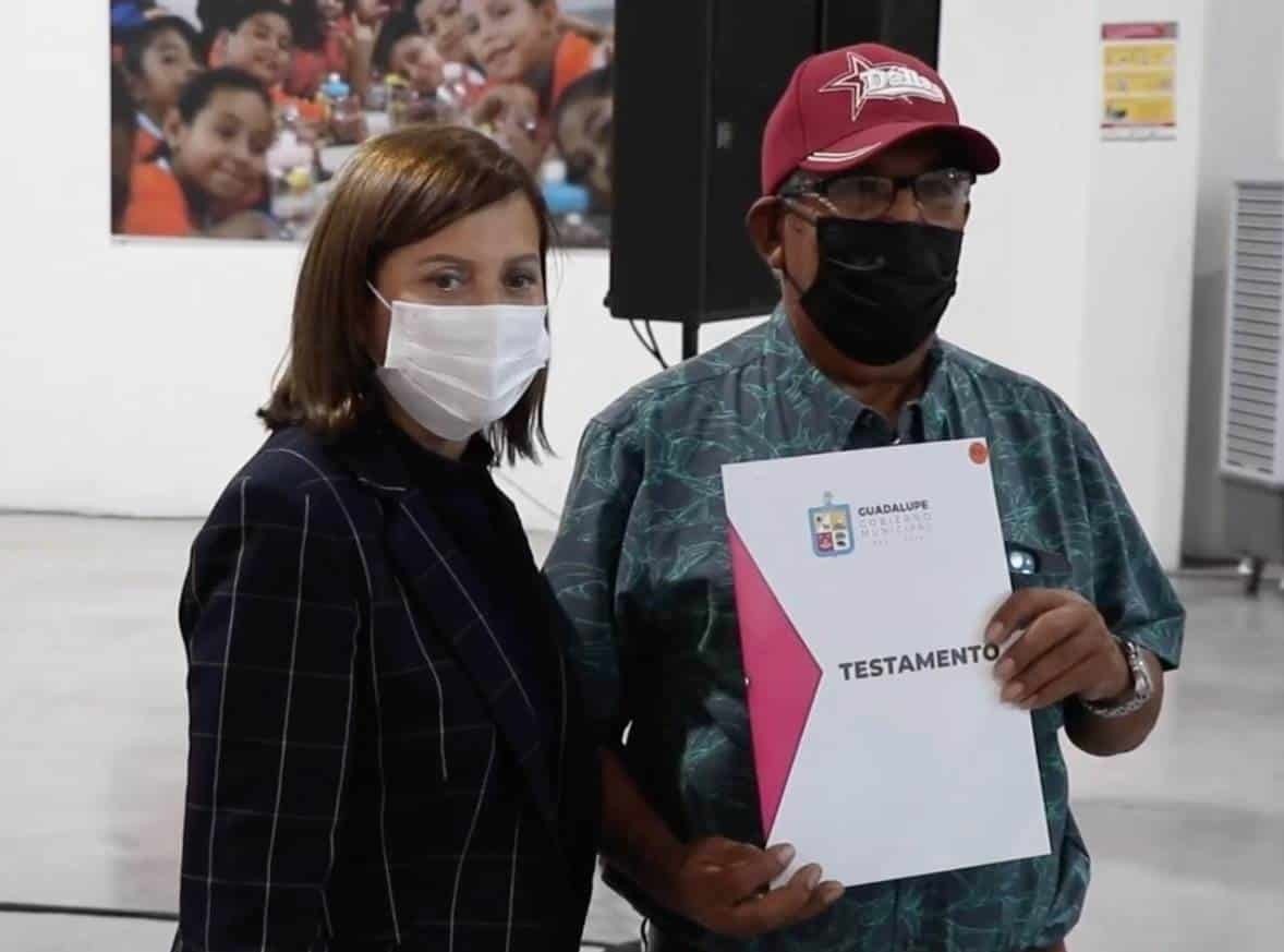 Brinda Cristina Díaz certeza jurídica a 150 familias de Guadalupe