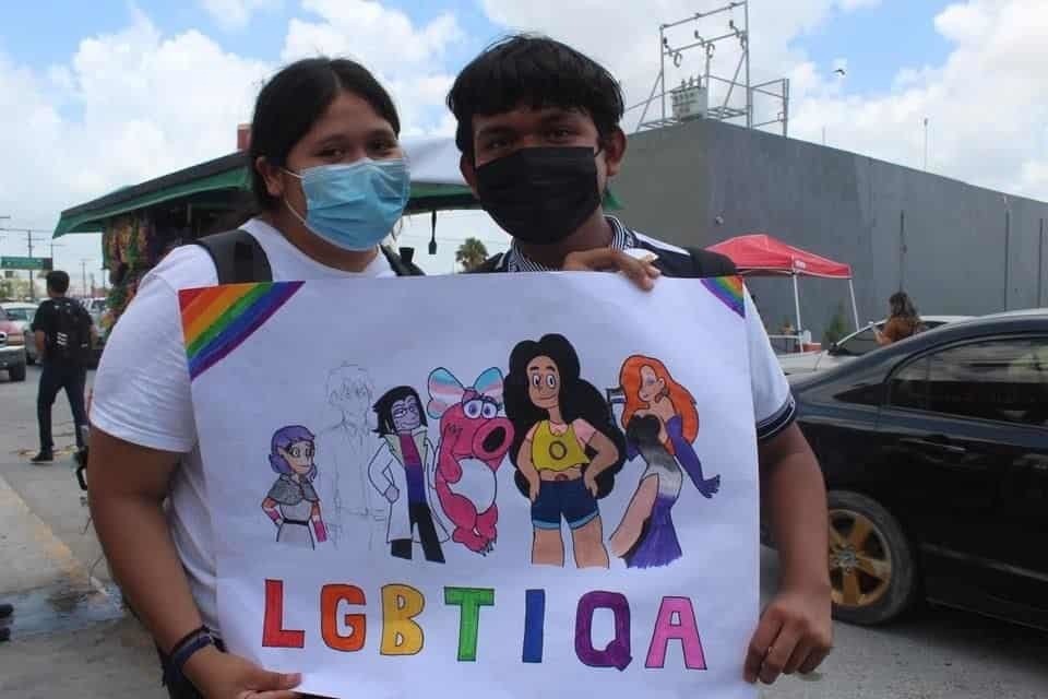 Protestan alumnos de CBTIS 135 por discriminación a la comunidad LGBTTTIQ+