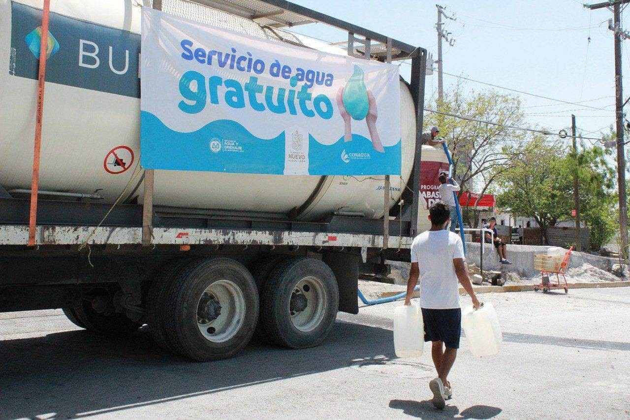 Lleva Estado agua en pipas a 147 colonias de 14 municipios de Nuevo León