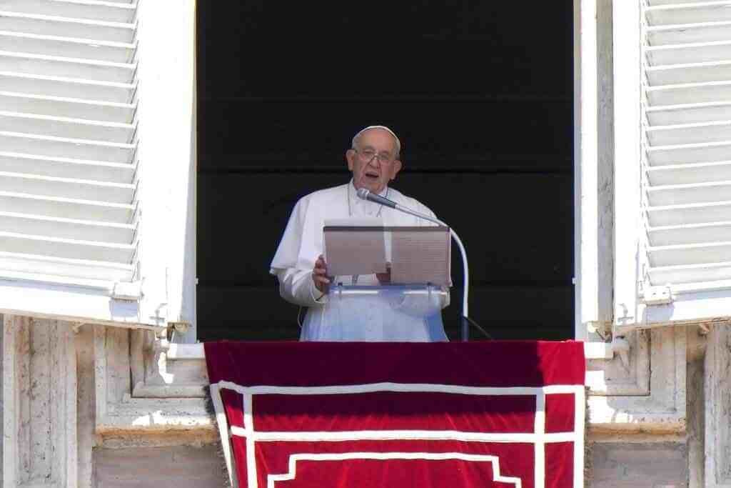 Papa Francisco se ausentará por dolor en rodilla