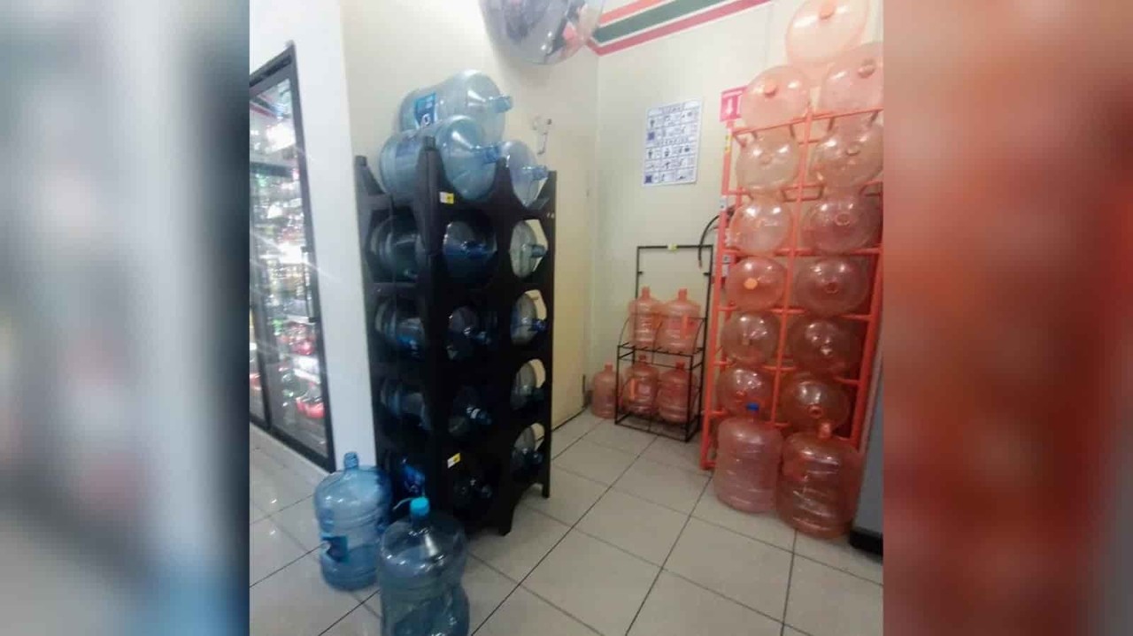 ¡Agotados! Desabasto de garrafones de agua en tiendas de conveniencia