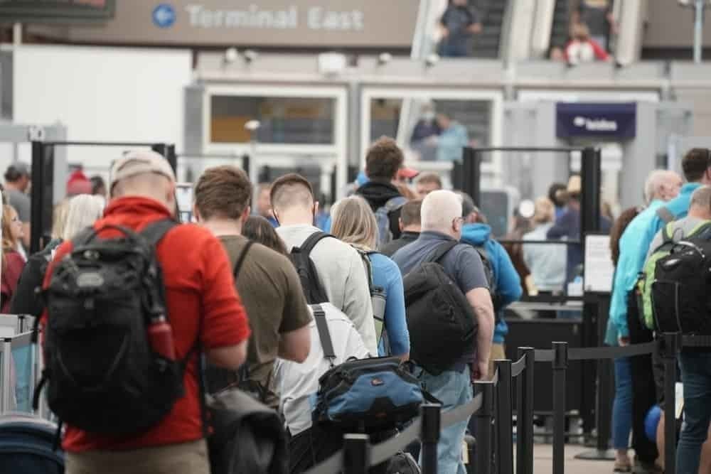 Aeropuertos de Estados Unidos viven caos por cancelación de vuelos