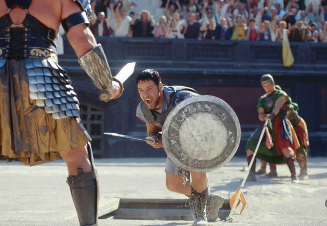 Comparte Russell Crowe nostálgica foto desde el Coliseo
