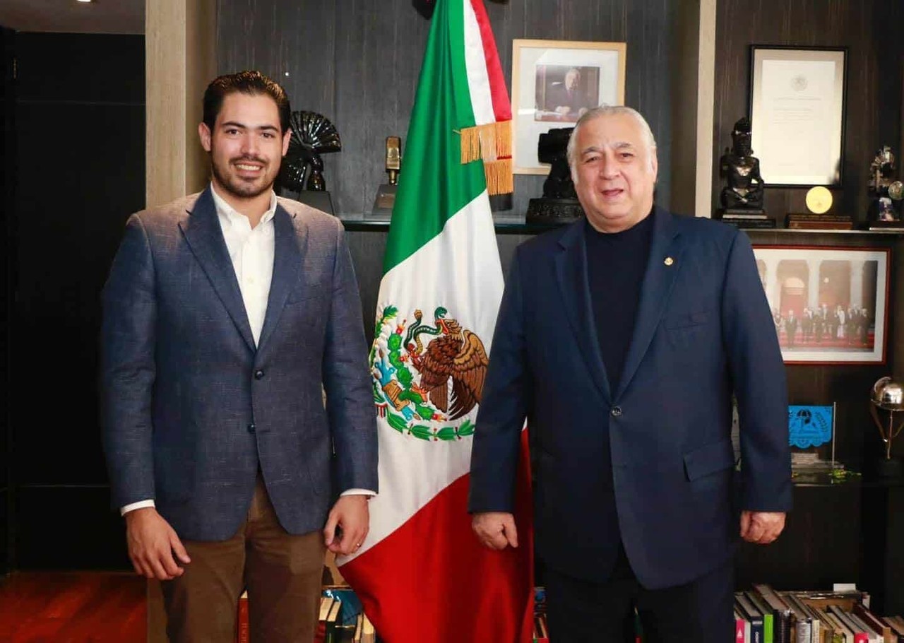 Dialoga alcalde de Santiago con Secretario de Turismo Federal