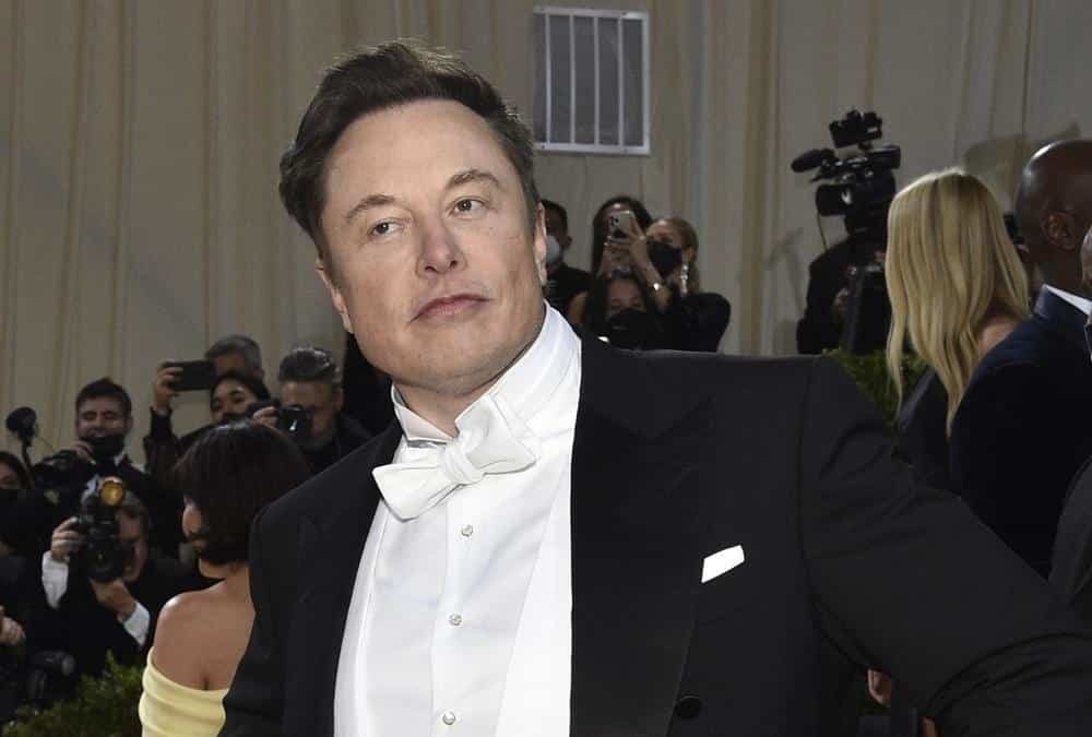 Elon Musk se burla de Twitter, llevará a los bots a tribunales