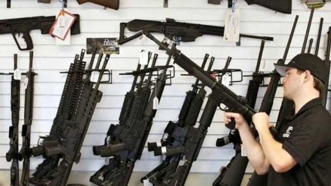 Cámara Baja de Estados Unidos apoya prohibir las armas de asalto