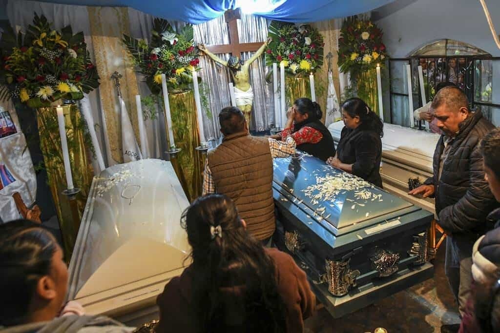 Inician funerales de migrantes mexicanos muertos en San Antonio