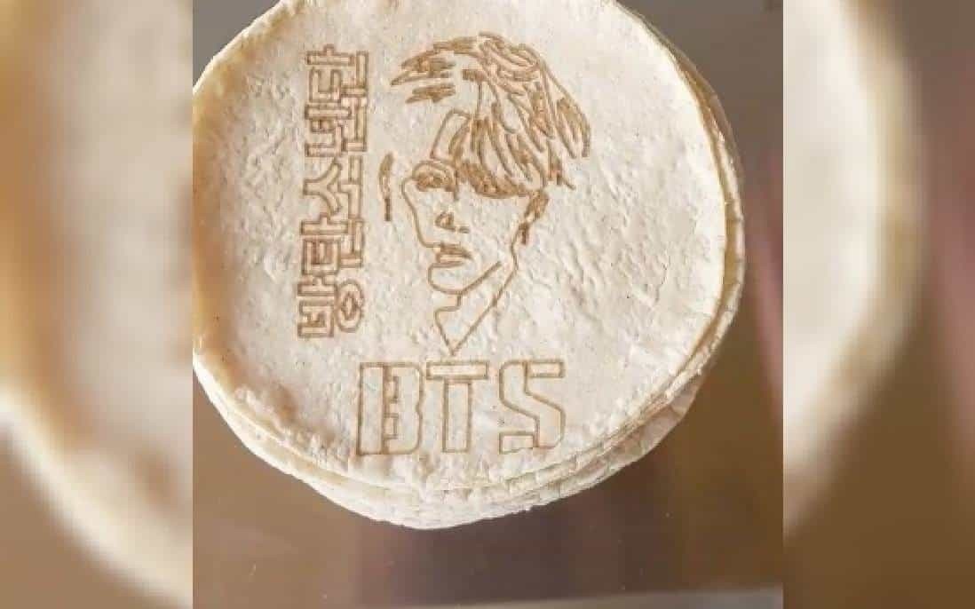 ¿A cuánto el kilo de BTS? Joven crea tortillas con logo de la banda