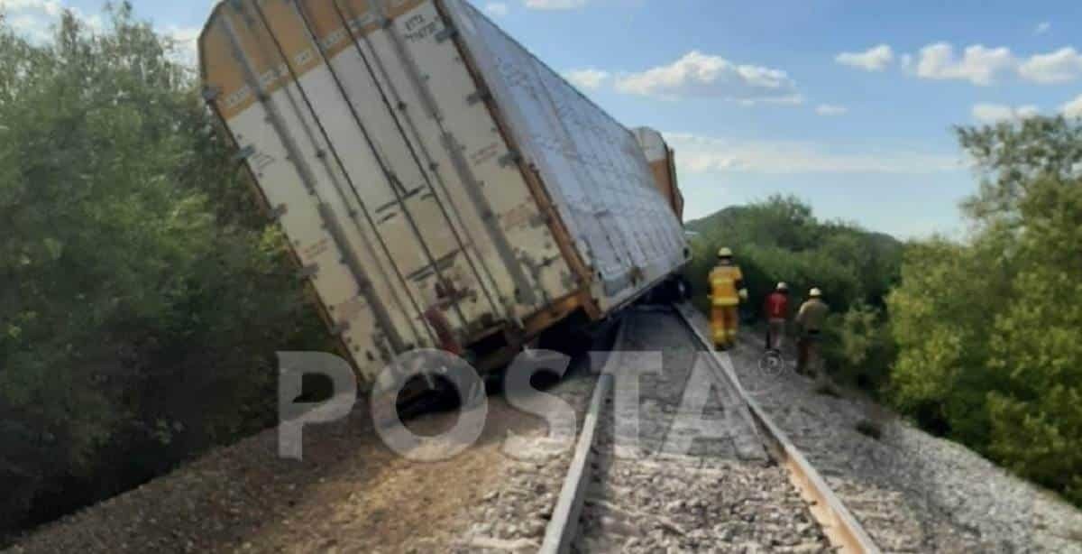 Tren se descarrila en Montemorelos, Nuevo León
