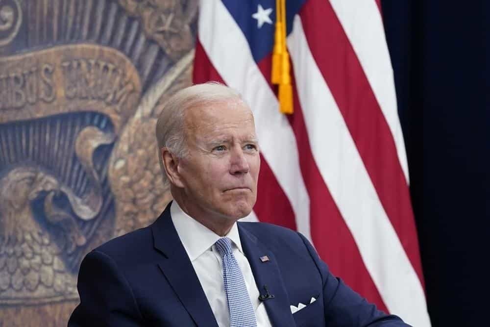 Joe Biden sigue positivo a COVID-19