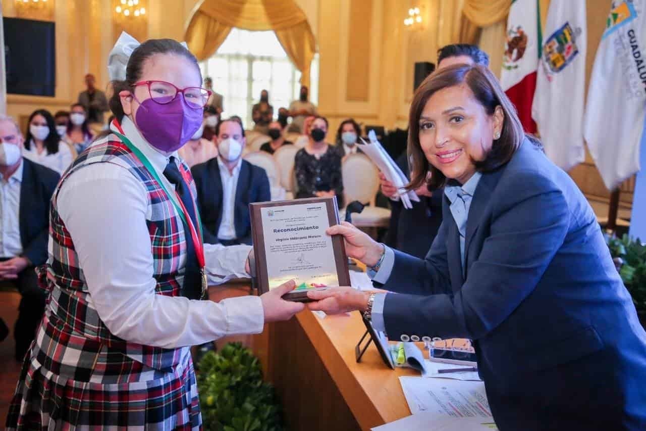 Alumnos destacados reciben medalla 'Luis Donaldo Colosio' en Guadalupe