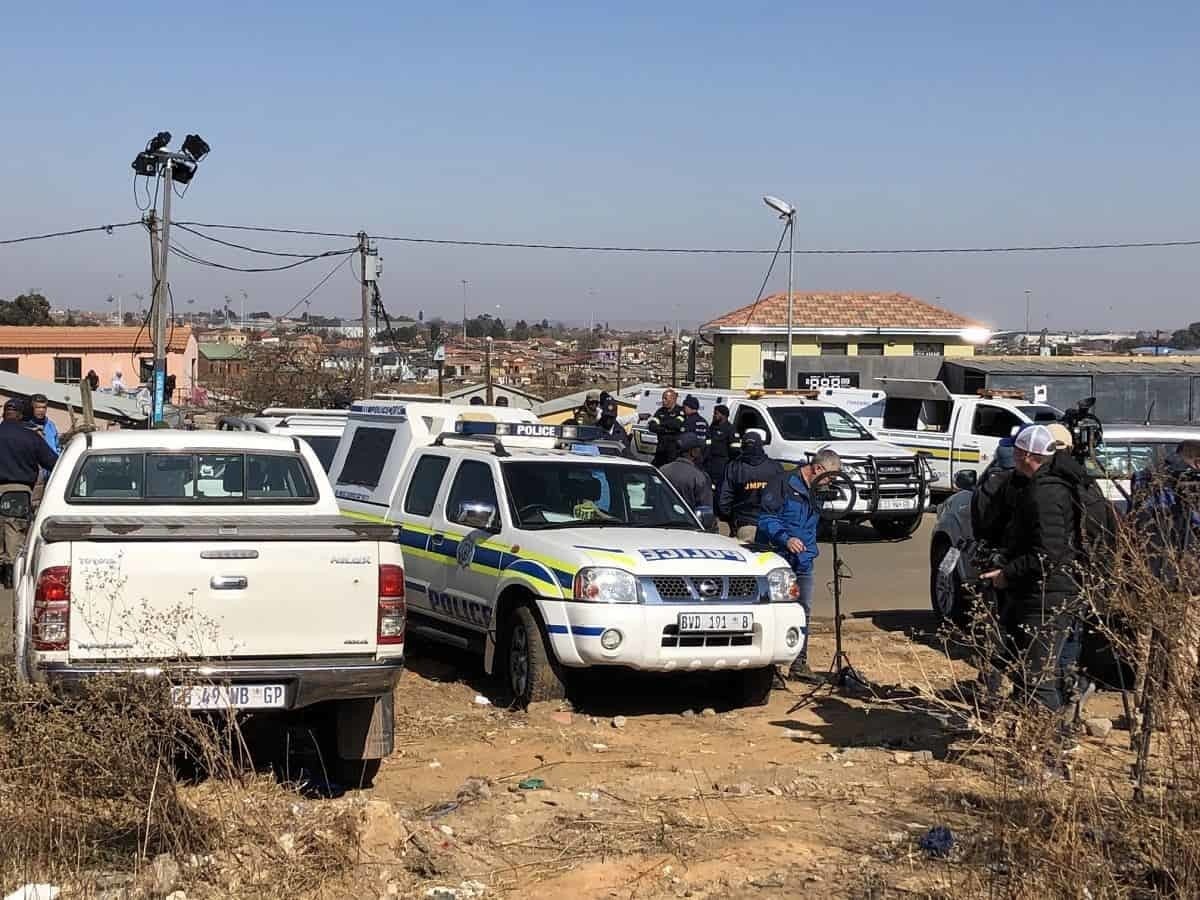 Tiroteo deja 15 muertos en bar de Sudáfrica