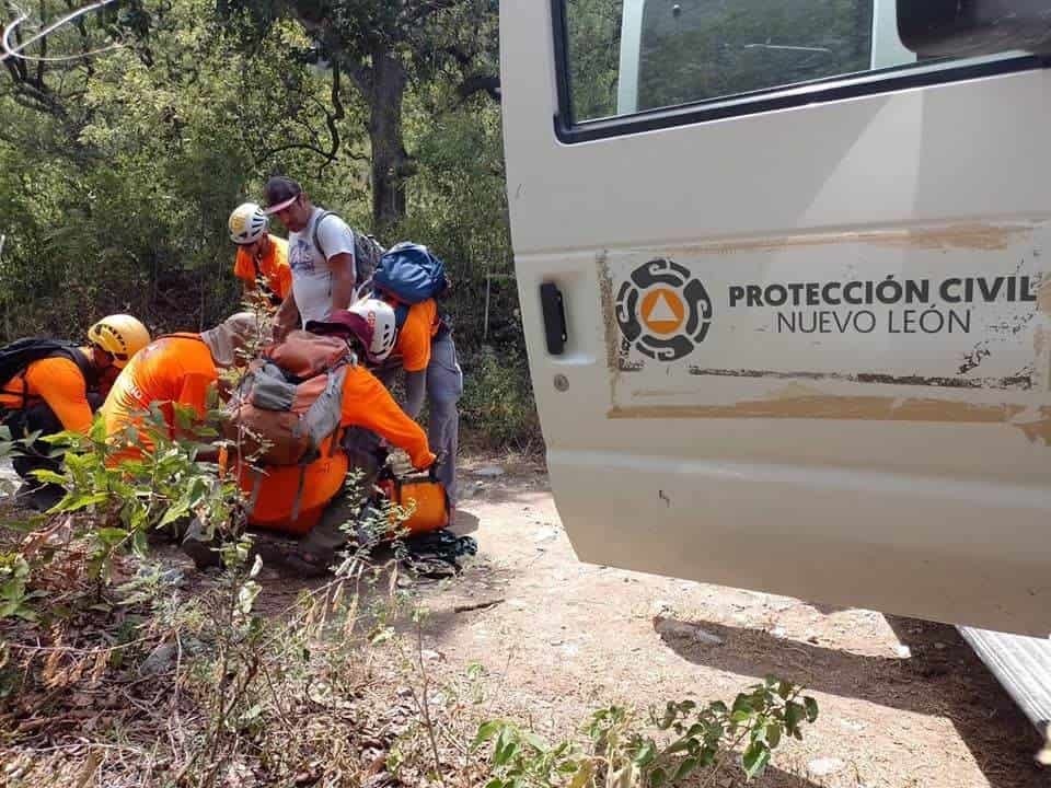 Rescatan a septuagenario tras sufrir caída en la cascada en El Barro