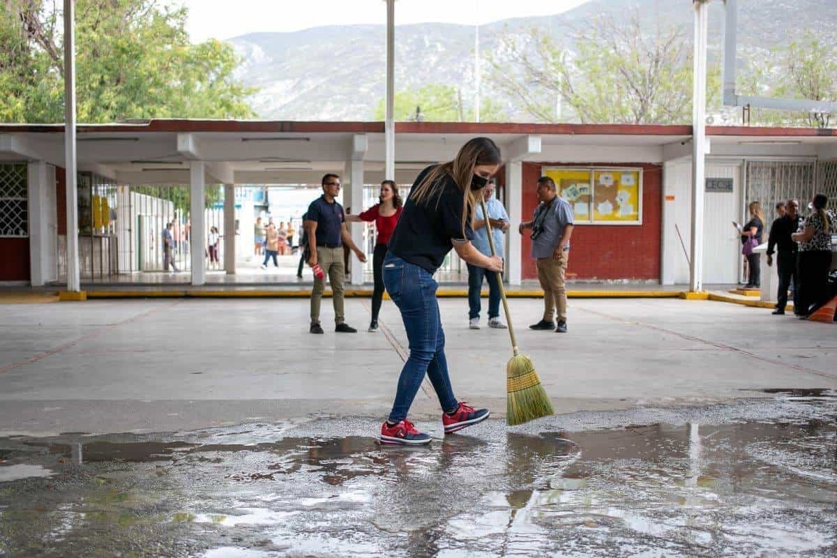 Regresan a clases más de un millón de alumnos a escuelas de Nuevo León