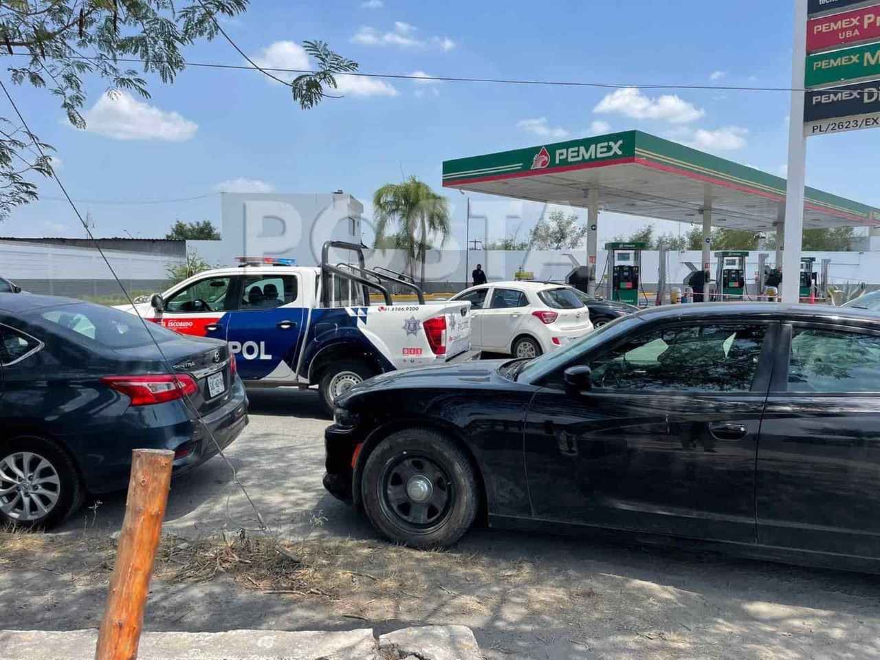 Atacan a padre e hijo a balazos en gasolinera de Escobedo