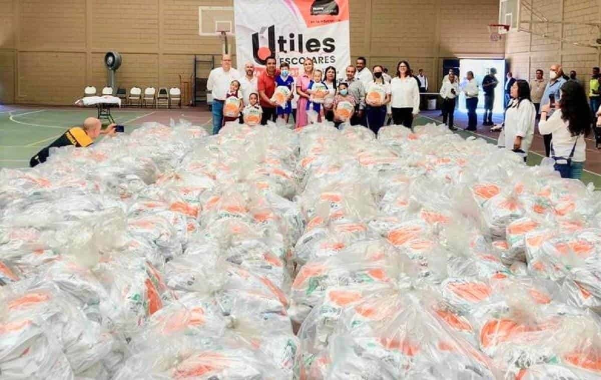 Entregará Jesús Nava 45 mil paquetes escolares en Santa Catarina